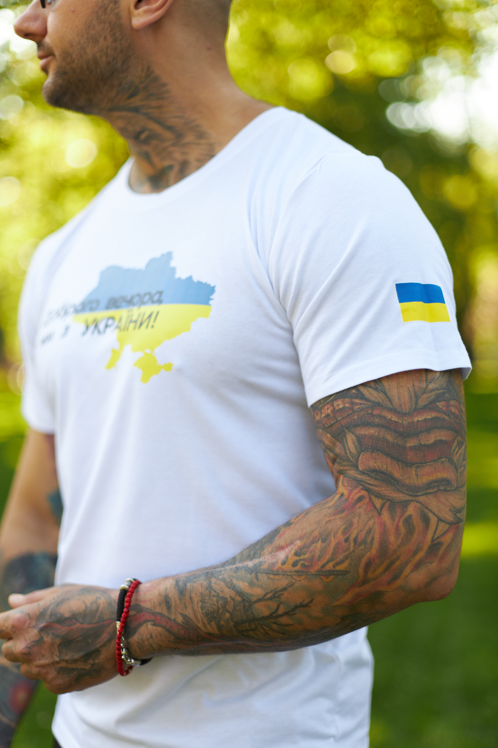 Футболка Біла з принтом Доброго Вечора ми з України