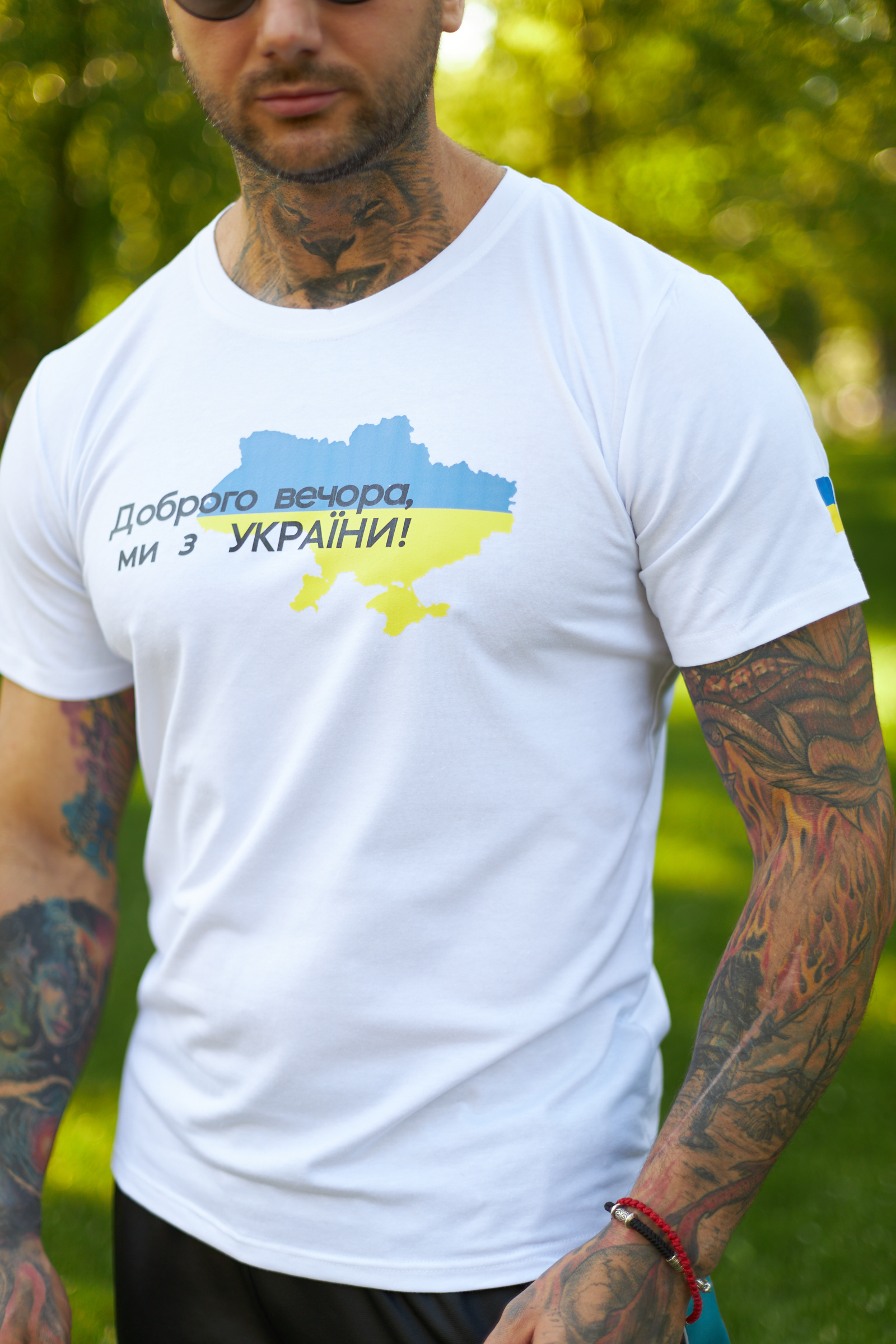 Футболка Біла з принтом Доброго Вечора ми з України